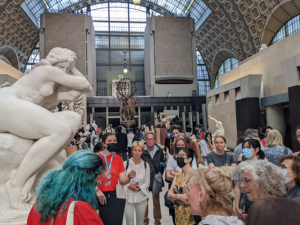 Les étudiant.e.s de médiation artistique et culturelle au Musée d'Orsay pour la Nuit européenne des musées 2022